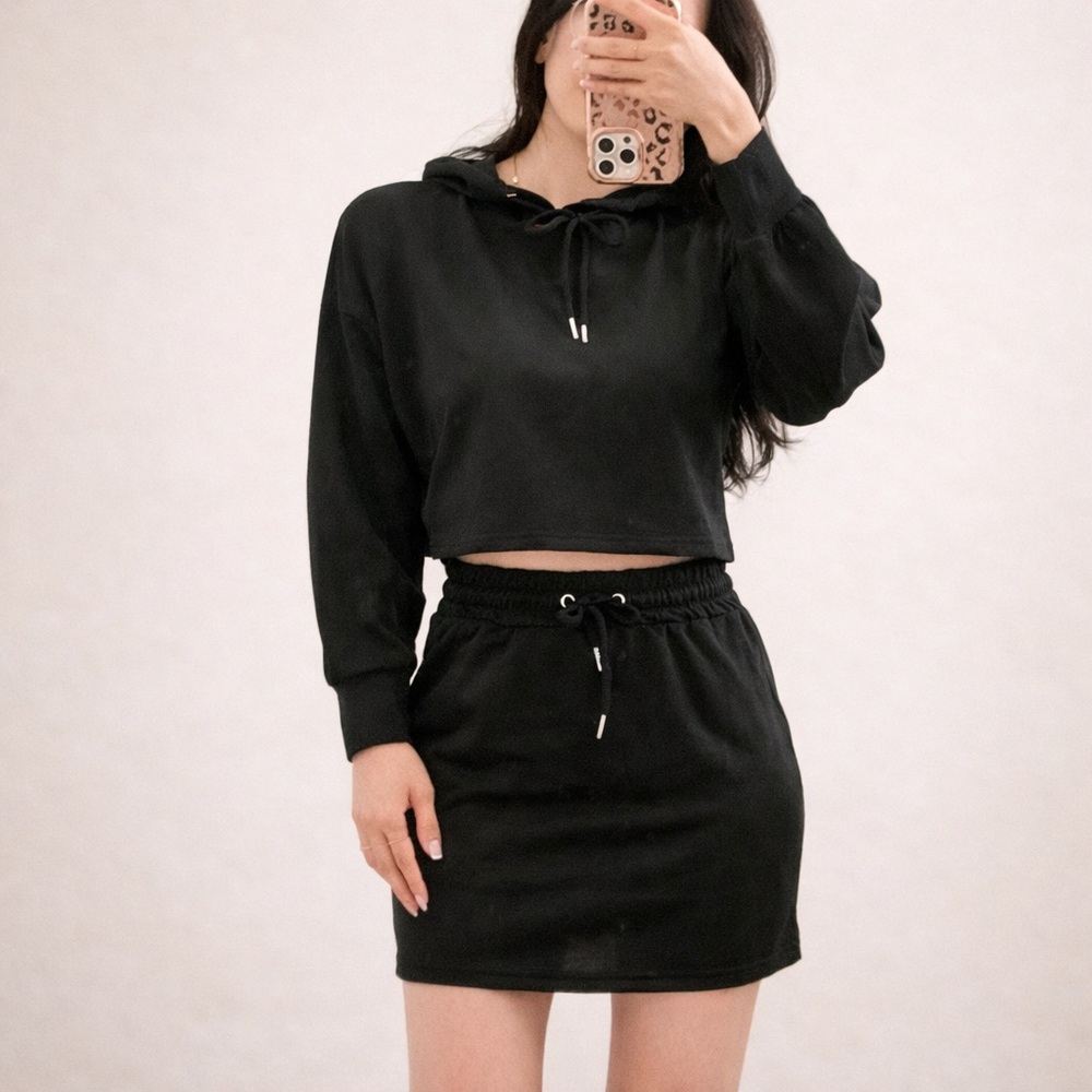 1️⃣ LEFT #032 | L | Cropped Hoodie & Skirt Set | Black | Drawstring